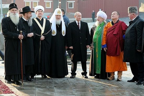 Президент России вместе с представителями религий Источник фотографии: www.ansar.ru