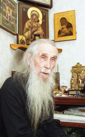 Архимандрит Кирилл (Павлов) в келье