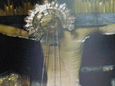 Miracle with crucifix occurs at Golgotha in Church of Holy Sepulchre