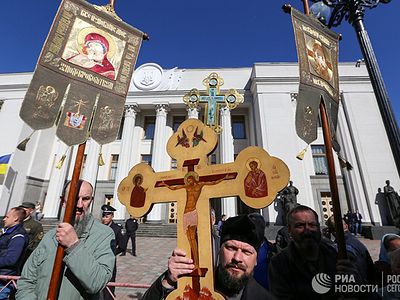 Ukrainian parliament announces it will not consider anti-Orthodox bills as thousands protest outside