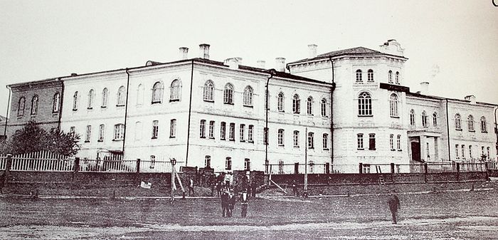 Усть-Сысольское духовное училище, смотрителем которого был Николай Михайлович Доброумов
