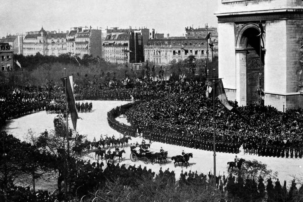 Панорама триумфального въезда императорской четы в Париж, 1896 г.