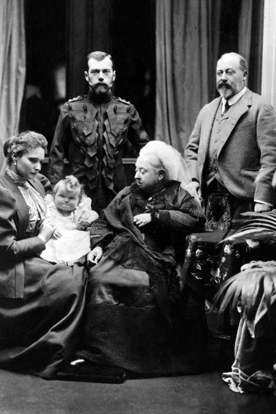 Император Николай II, императрица Александра, Великая княжна Ольга, королева Великобритании Виктория и принц Уэльский Эдуард, 1896 г.