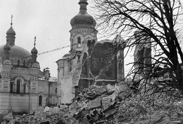 Руины Успенского собора после взрыва 3 ноября 1941 г.