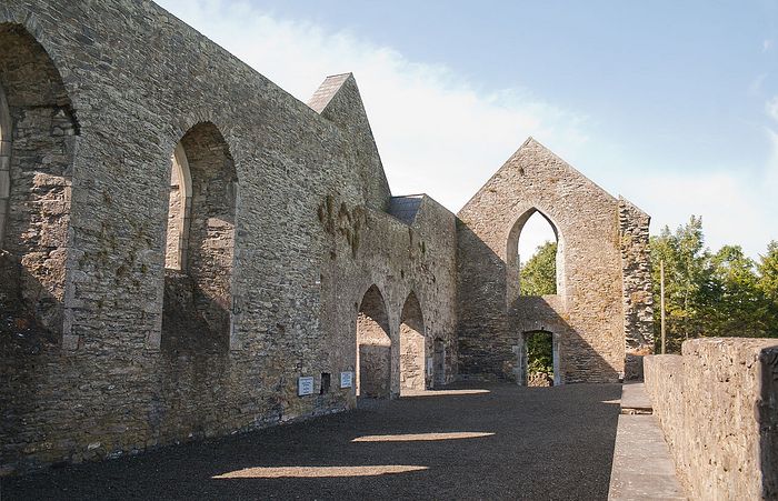 Руины монастыря Ахабо графства Лиишь, Ирландия