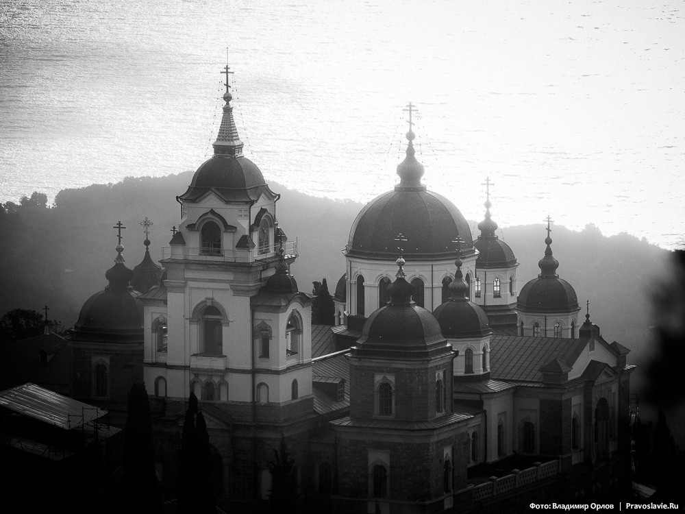 Утренний вид на величественный Андреевский собор