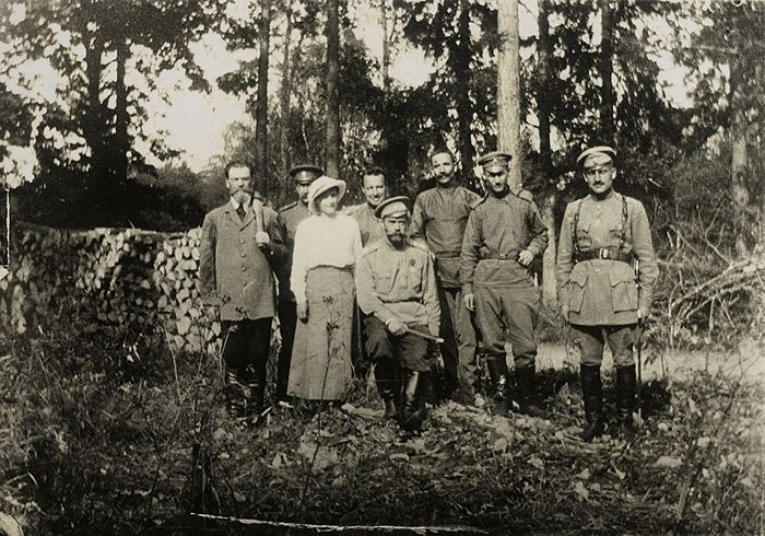 Николай II с семьей в Царском селе после отречения. 1917 год. РИА Новости © Фото : Public domain