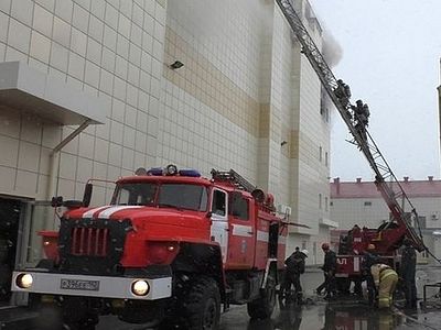 Неизвестный мужчина вывел детей из кинозала горевшего в Кемерове ТЦ / Православие.Ru