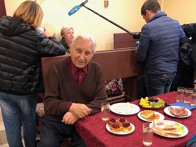 «Мы обязаны благодарить наших стариков» - не просто слова: В Санкт-Петербурге открылось кафе с бесплатными обедами для пожилых