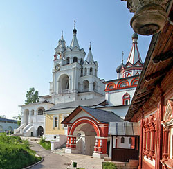 Троицкая церковь, звонница, трапезная. Фотография pravmir.ru
