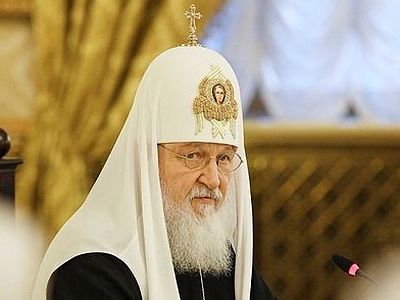 Патриарх Кирилл: Семья священника — образец для окружающих