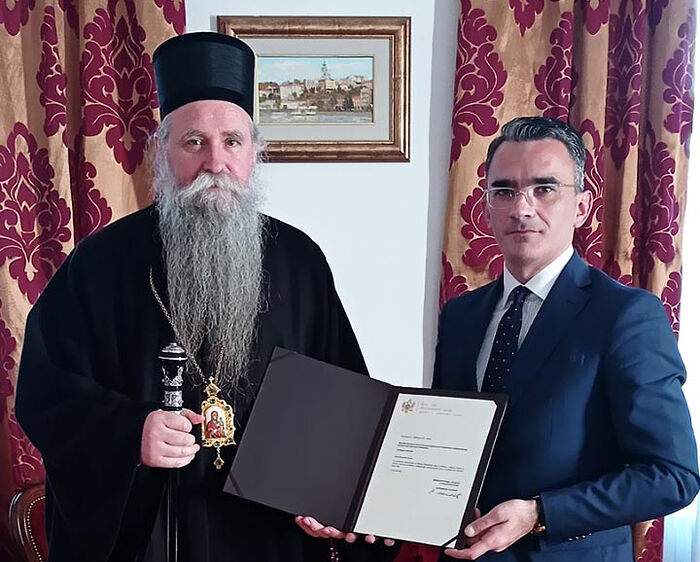 Черногория: епископ Иоанникий награжден за храбрую защиту святынь