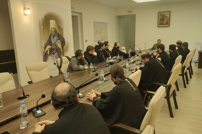 Состоялась встреча председателя Синодального отдела по взаимоотношениям Церкви с обществом и СМИ со священнослужителями-блогерами