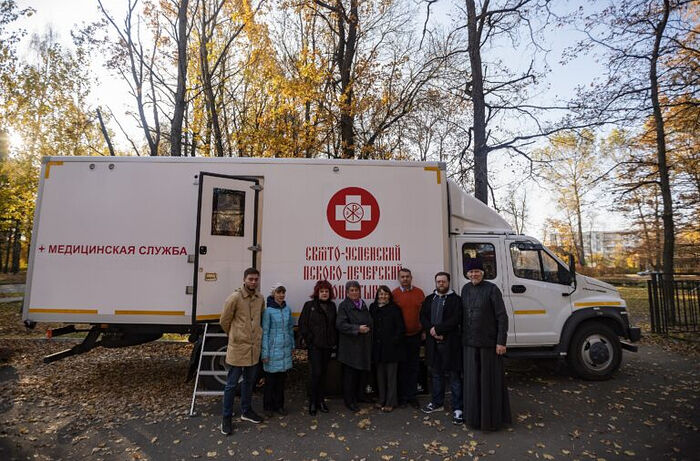Состоялся первый выезд мобильного комплекса для оказания медицинской помощи, приобретенного Псковской епархией для учреждений здравоохранения Псковской области