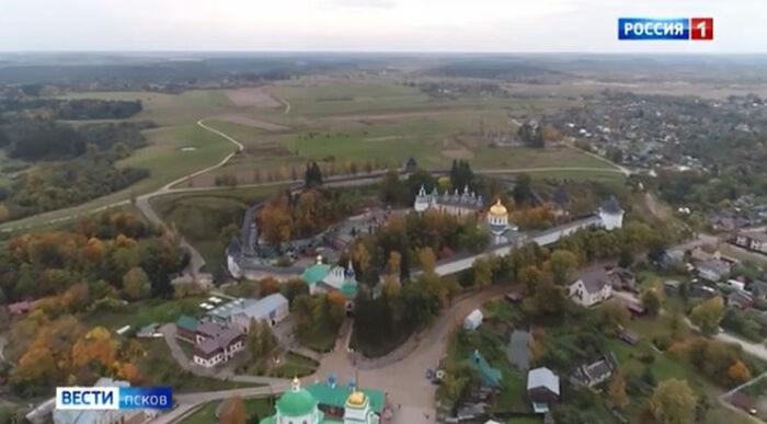 Генеральный директор АНО «Возрождение» Денис Василенко рассказал о ходе работ по реставрации Псково-Печерского монастыря