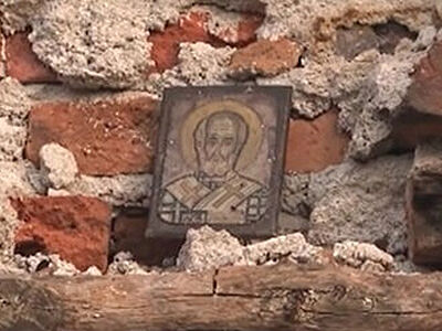 Икона уцелела во время пожара, уничтожившего дом в болгарском селе (+ВИДЕО)