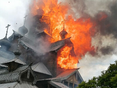 При обстреле сгорел скит Святогорской Лавры, повреждены 4 храма и монастырь Горловской епархии