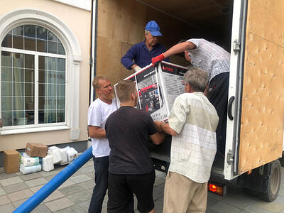 Синодальный отдел по благотворительности направил 60 тонн гуманитарной помощи для беженцев и мирных жителей в Белгород, Ростов-на-Дону и Луганск.