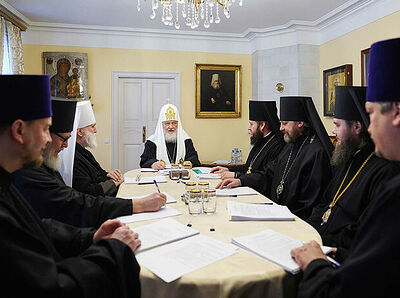 Святейший Патриарх Кирилл провел заседание Архиерейского совета Московской митрополии в Новодевичьем монастыре
