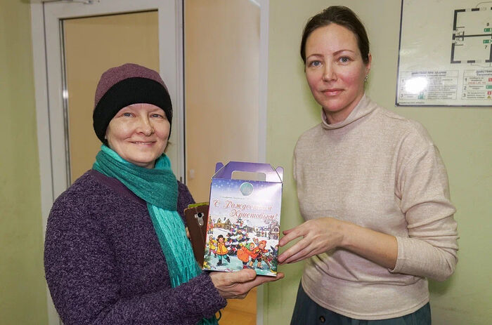 В епархиях беженцам и пострадавшим мирным жителям перед праздниками раздают подарки. Информационная сводка о помощи беженцам (от 30 декабря 2022 года)