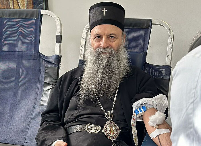Сербский Патриарх принял участие в добровольной сдаче крови