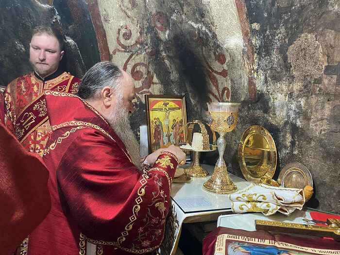 Митрополит Санкт-Петербургский и Ладожский Варсонофий совершил литургию в монастыре Острог