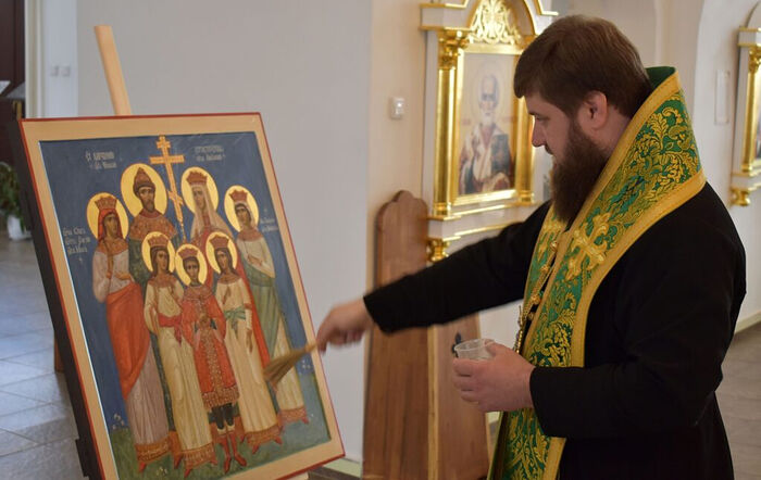 Епископ Енисейский и Лесосибирский Игнатий освятил икону «Царственные страстотерпцы»
