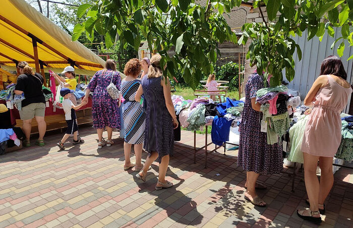 Служба «Милосердие Лисичанск» передала одежду детям. Информационная сводка о помощи беженцам (за 12-15 июля 2024 года)
