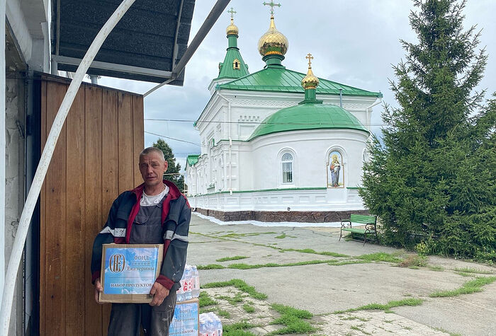 В храмах Челябинской епархии организовали пункты выдачи питьевой воды пострадавшим от подтопления