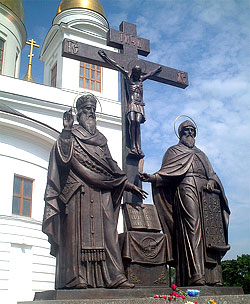 Памятник свв. равноапостольным Кириллу и Мефодию в Самаре. Фото В.Суркова.