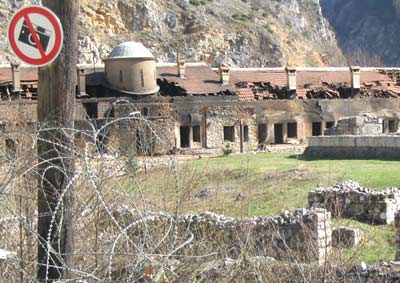 Сожженный монастырь Святых Архангелов