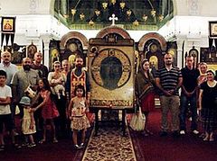 Relic From the Georgian Orthodox Church Visits Archangel Michael Church