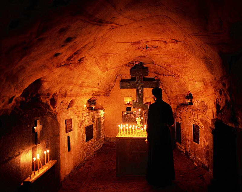 Богом зданные пещеры