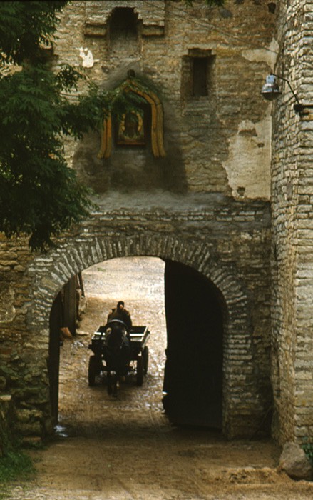 Η πύλη της Ι. Μονής των Σπηλαίων του Πσκωφ