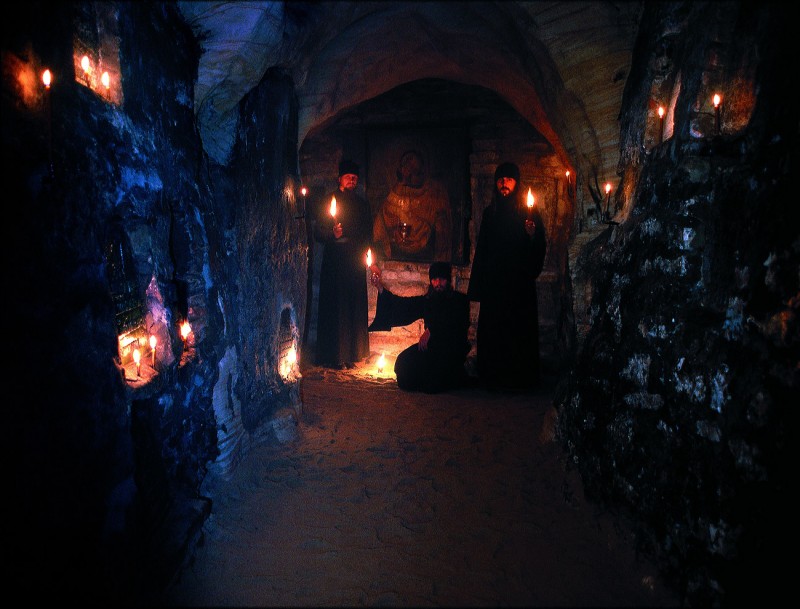 В Псково-Печерских пещерах