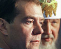 Медведев прошел по коридору новомучеников