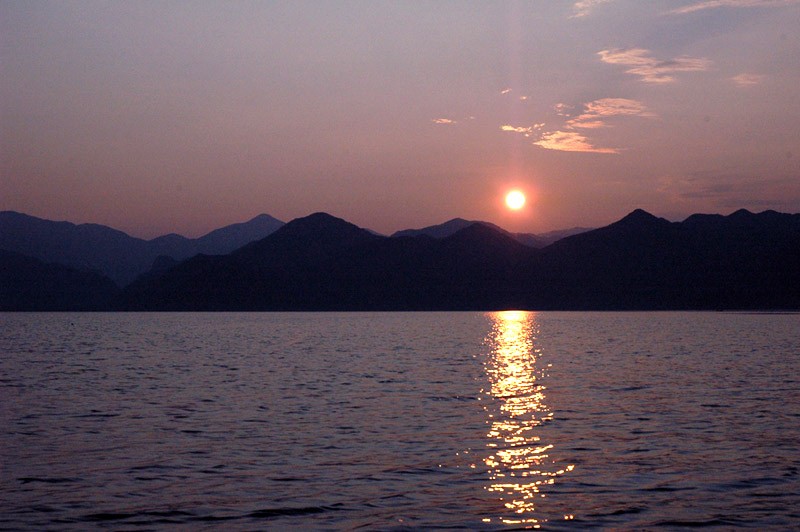 Закат на Скадарском озере
