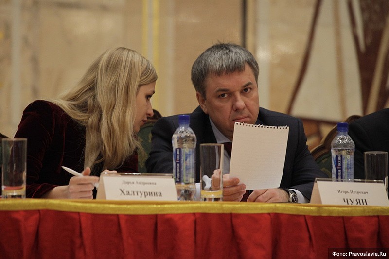 Дарья Андреевна Халтурина и Игорь Петрович Чуян, глава Федеральной службы по регулированию алкогольного рынка