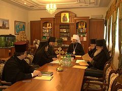 The members of the Holy Synod of the Orthodox Church of Moldova in a meeting with government officials