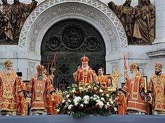 Patriarch Kirill leads a prayer vigil in defence of faith, profaned shrines, the Church and her good name