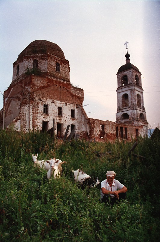 2000 Владимирская обл. село Карачарово. Храм, основанный Ильей Муромцем 