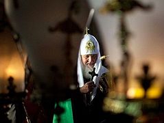 Patriarch Kirill conducts liturgy over Holy Sepulchre