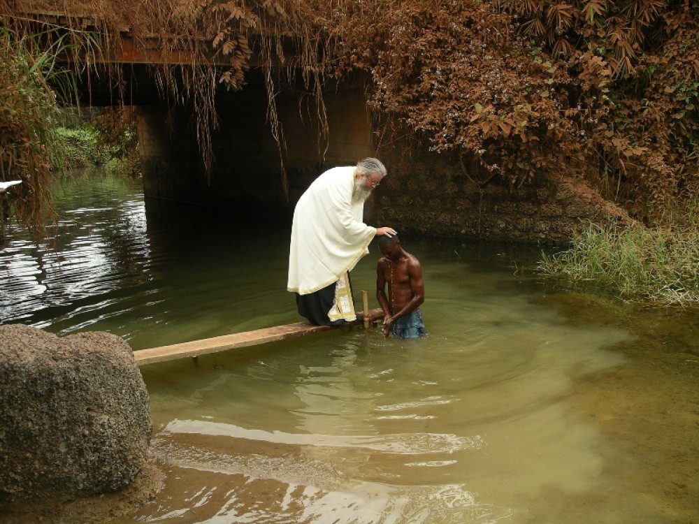 Крещение в Нзасси, пригородном поселке Пуэнт-Нуара