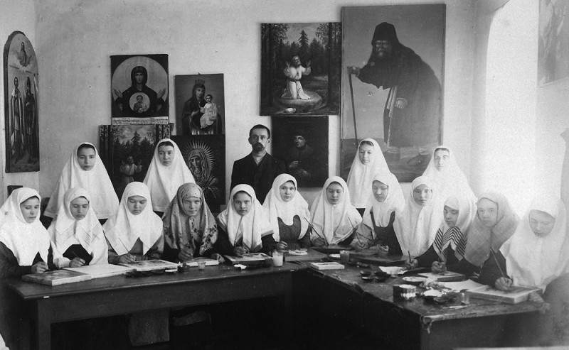 Труды сестер иконописной работы в Серафимо-Дивеевском монастыре