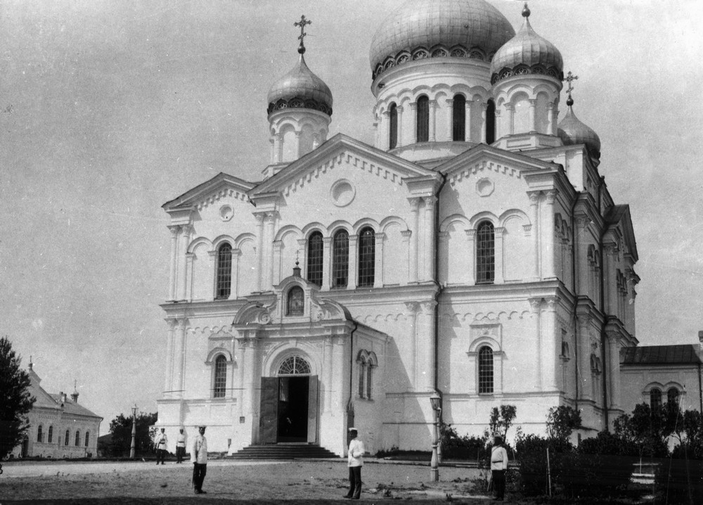 The Holy Trinity Cathedral in Diveyevo Convent during the 1903 solemnities.