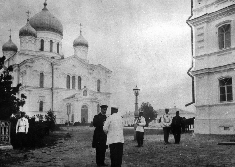 The Holy Trinity Cathedral in Diveyevo Convent during the 1903 solemnities.