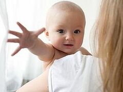 Почти 18 тыс потенциальных родителей в РФ ищут ребенка для усыновления