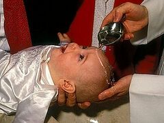При крещении в Англиканской церкви больше не нужно отрекаться от сатаны
