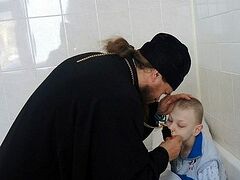 Епископ Карасукский Филипп поздравил детей в туберкулёзном санатории с Рождеством Христовым