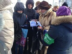 Православные волонтеры провели массовые акции по раздаче крещенских листовок в Москве